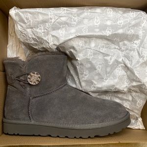 UGG mini bailey button crystals